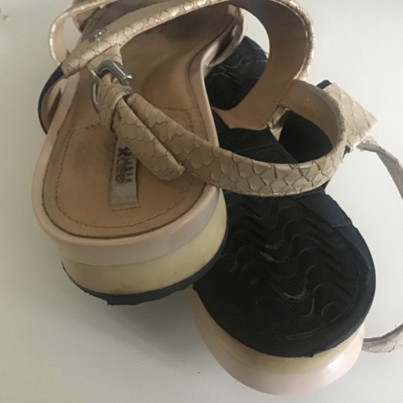 Sandals - Picture 8 of 9